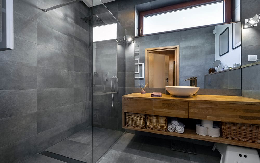 rénovez votre salle de bain à paris en choisissant un artisan vitrier qualifié pour des installations de qualité et un résultat esthétique garanti.